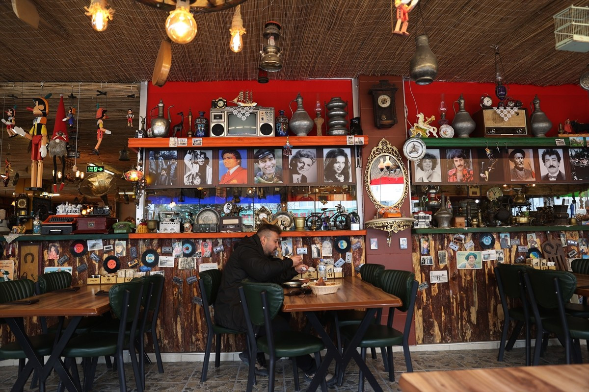 Nevşehir'de yaşayan Mustafa Laçin, dedesinden hatıra kalan 85 yıllık sefer tasından doğan tutkuyla...