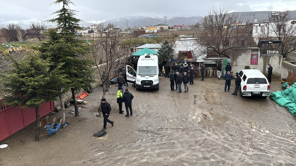 Nevşehir'in Acıgöl ilçesinde sobadan sızan karbonmonoksit gazından zehirlenen çift ile 8 aylık...