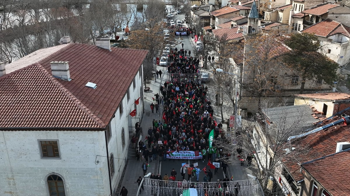 Nevşehir'in Avanos ilçesinde, Gazze'ye destek amacıyla yürüyüş düzenlendi. Nevşehir Filistin'e...