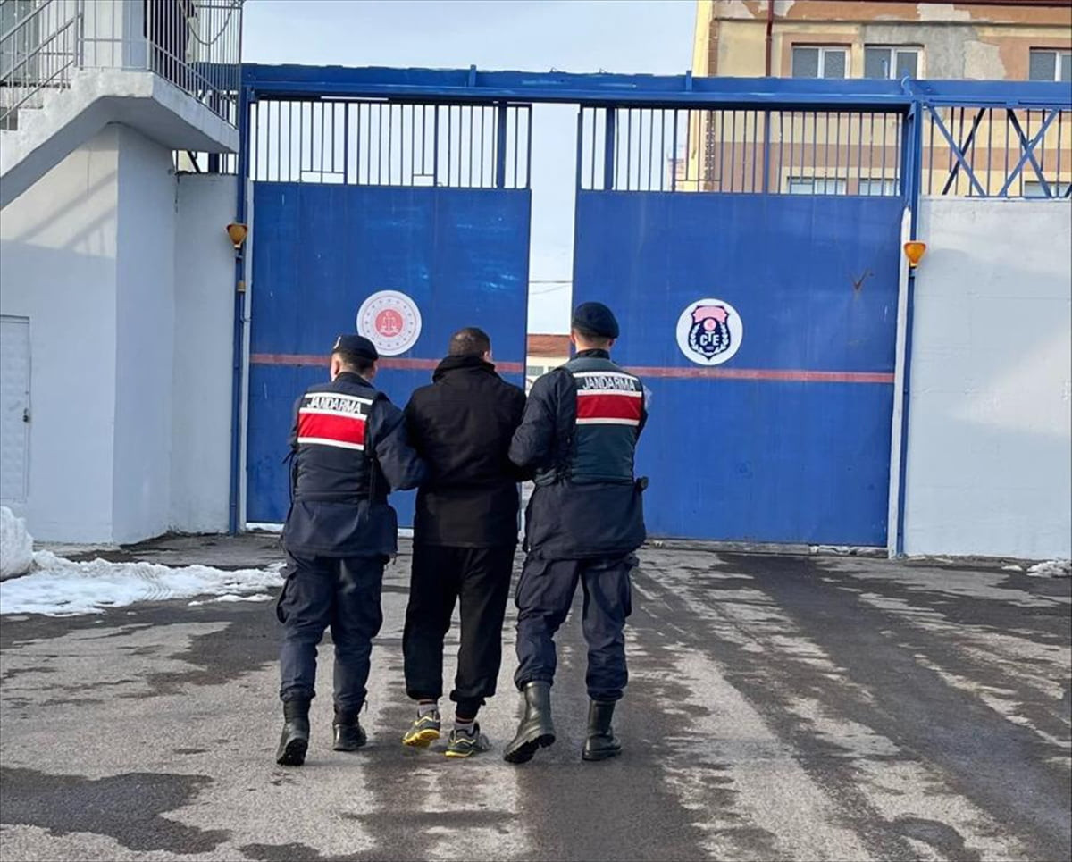Nevşehir'in Avanos ilçesinde jandarma ekipleri, çeşitli suçlardan hakkında 24 yıl 15 ay 15 gün...