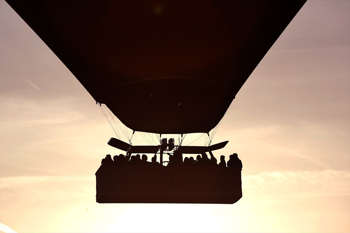 Nevşehir'in Ürgüp ilçesinde, 24 Kasım Öğretmenler Günü dolayısıyla öğretmenlere yönelik sıcak hava...