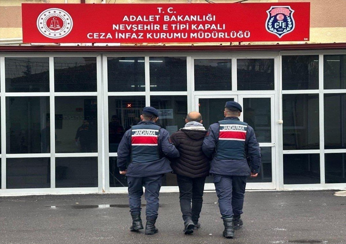 Nevşehir'in Ürgüp ilçesinde jandarma, hakkında 18 yıl 4 ay kesinleşmiş hapis cezası bulunan...
