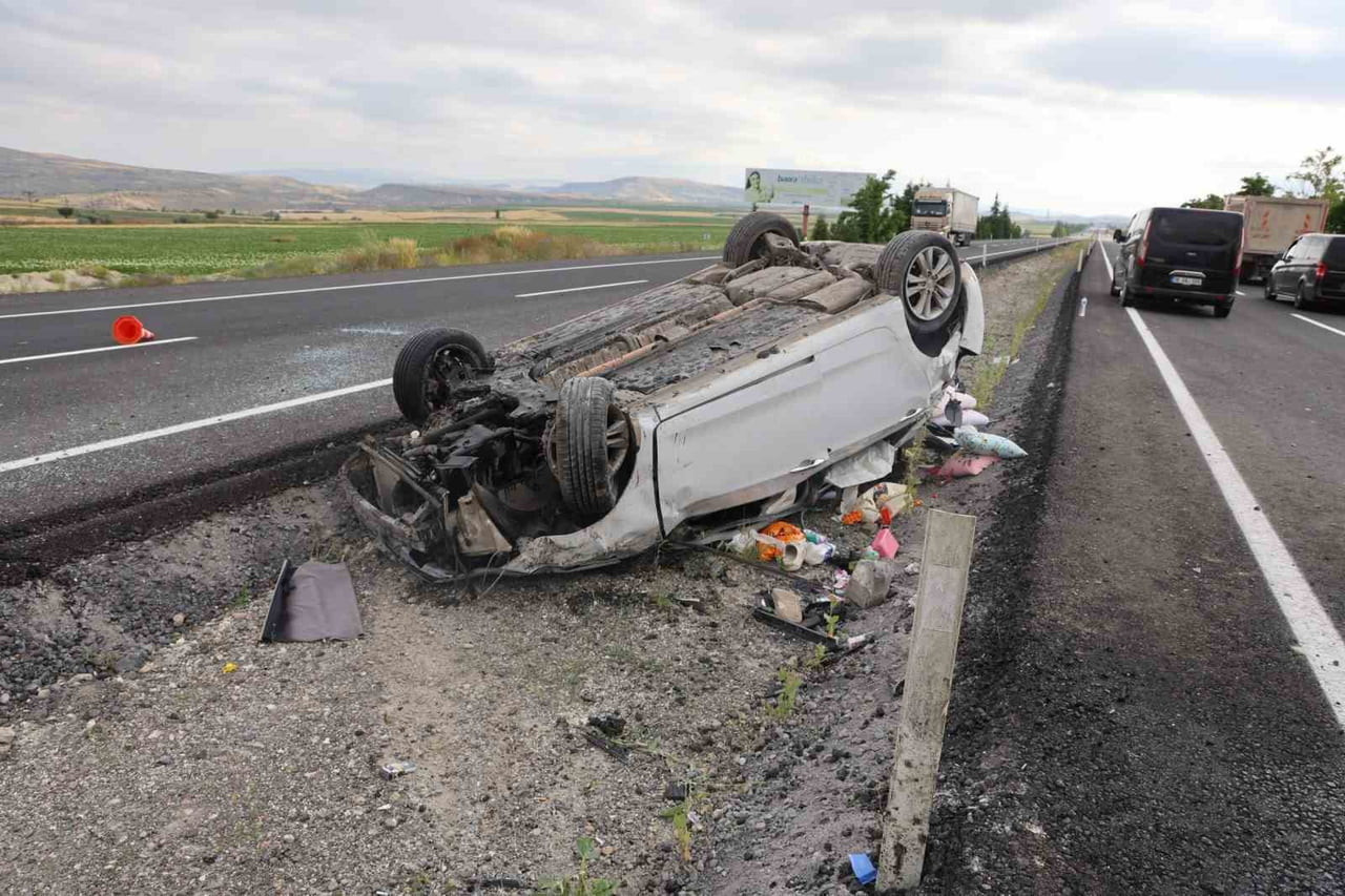 NEVŞEHİR’DE KONTROLDEN ÇIKAN OTOMOBİLİN TAKLA ATTIĞI KAZADA, 2’Sİ BEBEK 4 KİŞİ...