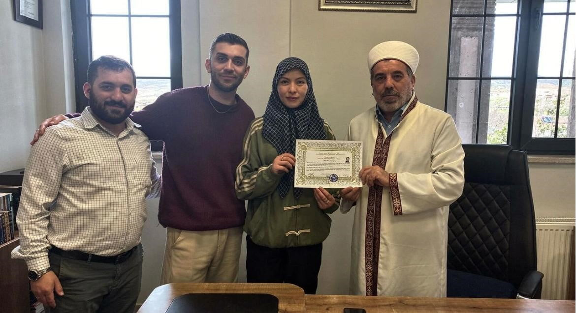 NEVŞEHİR’İN AVANOS İLÇESİNDE DÜZENLENEN İHTİDA MERASİMİYLE ÇİN UYRUKLU BİR KADIN İSLAMİYET’İ...