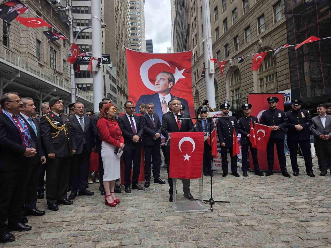 NEW YORK (İHA) - ABD’NİN NEW YORK KENTİNDEKİ 43. GELENEKSEL TÜRK GÜNÜ YÜRÜYÜŞÜ VE FESTİVALİ...