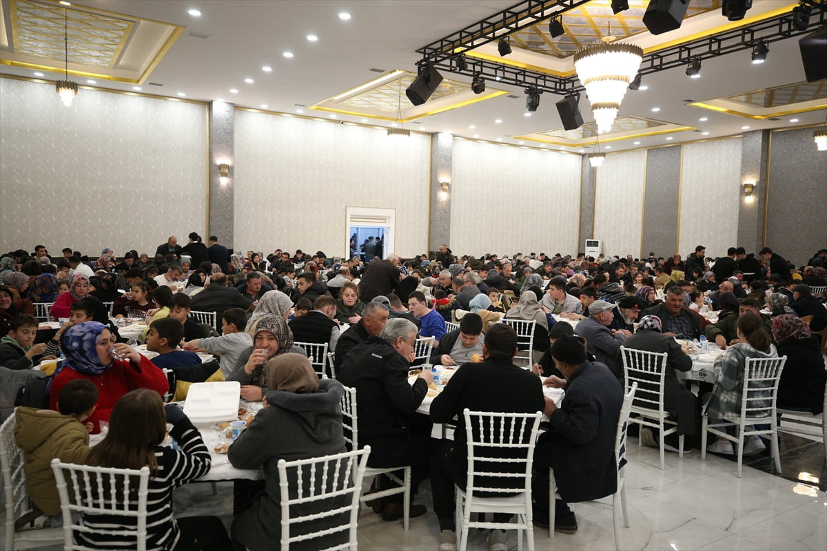 Niğde Belediyesi tarafından Nar Sosyal Tesisi'nde, vatandaşlara yönelik iftar programı...