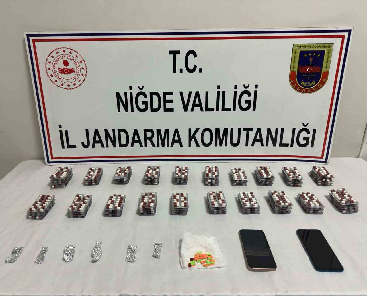 NİĞDE İL JANDARMA KOMUTANLIĞI EKİPLERİNCE UYUŞTURUCU MADDE KULLANAN VE TİCARETİNİ YAPAN ŞAHISLARA...