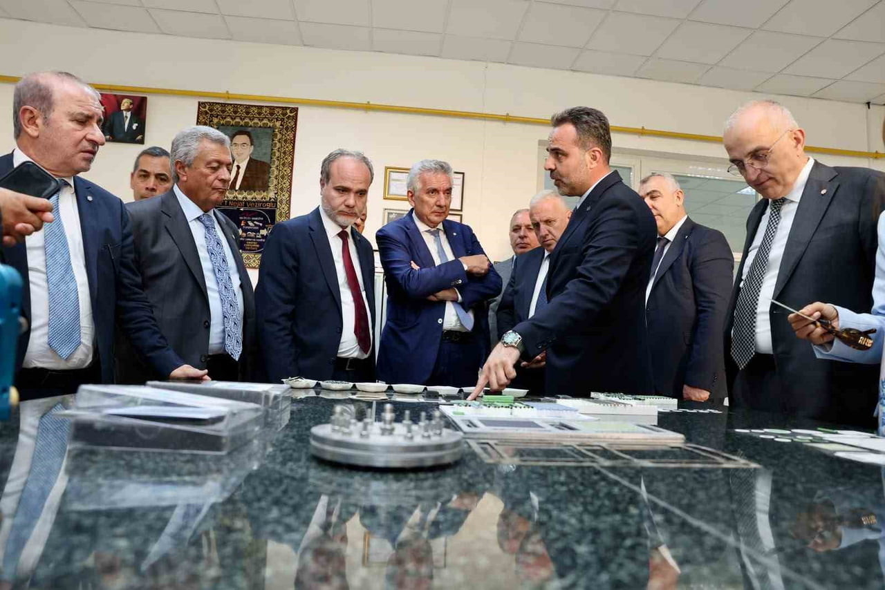 NİĞDE ÖMER HALİSDEMİR ÜNİVERSİTESİ İSTANBUL SANAYİ ODASI ÜYELERİNİ AĞIRLADI