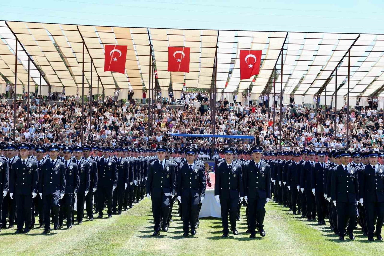NİĞDE POMEM'DE MEZUNİYET COŞKUSU: 721 POLİS GÖREVE HAZIR