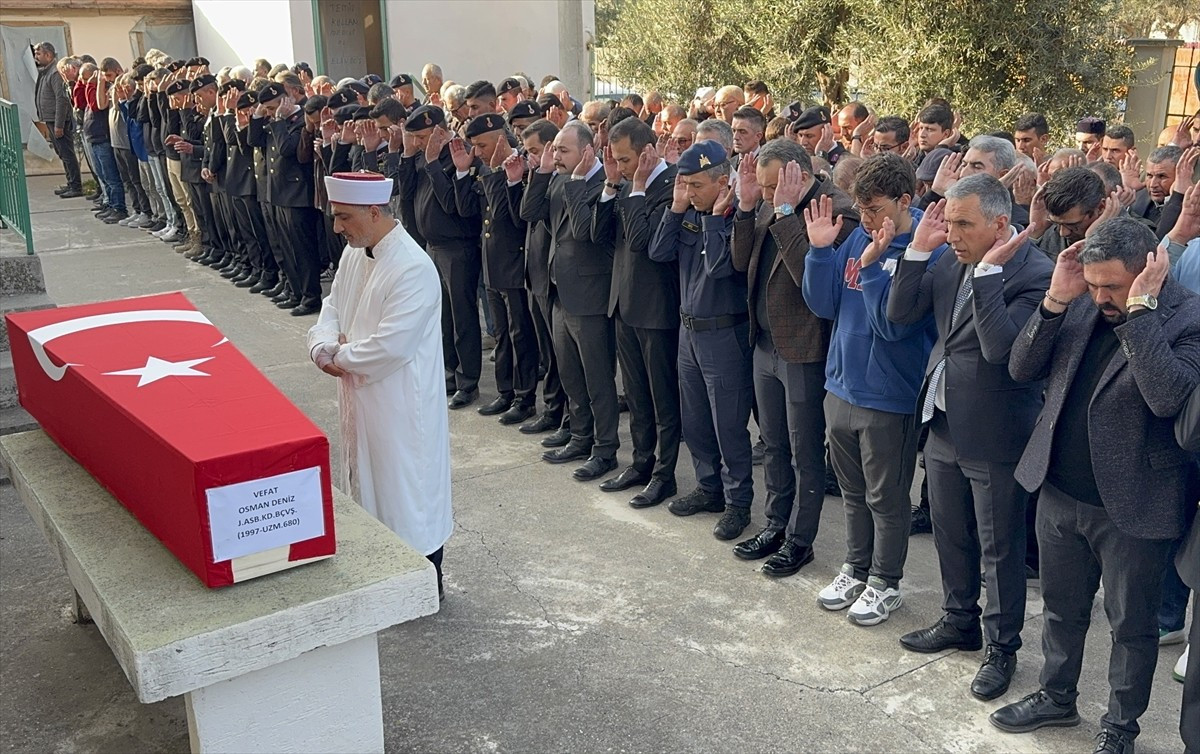 Niğde'de geçirdiği kalp krizi sonucu yaşamını yitiren Çamardı İlçe Jandarma Komutanı Jandarma...