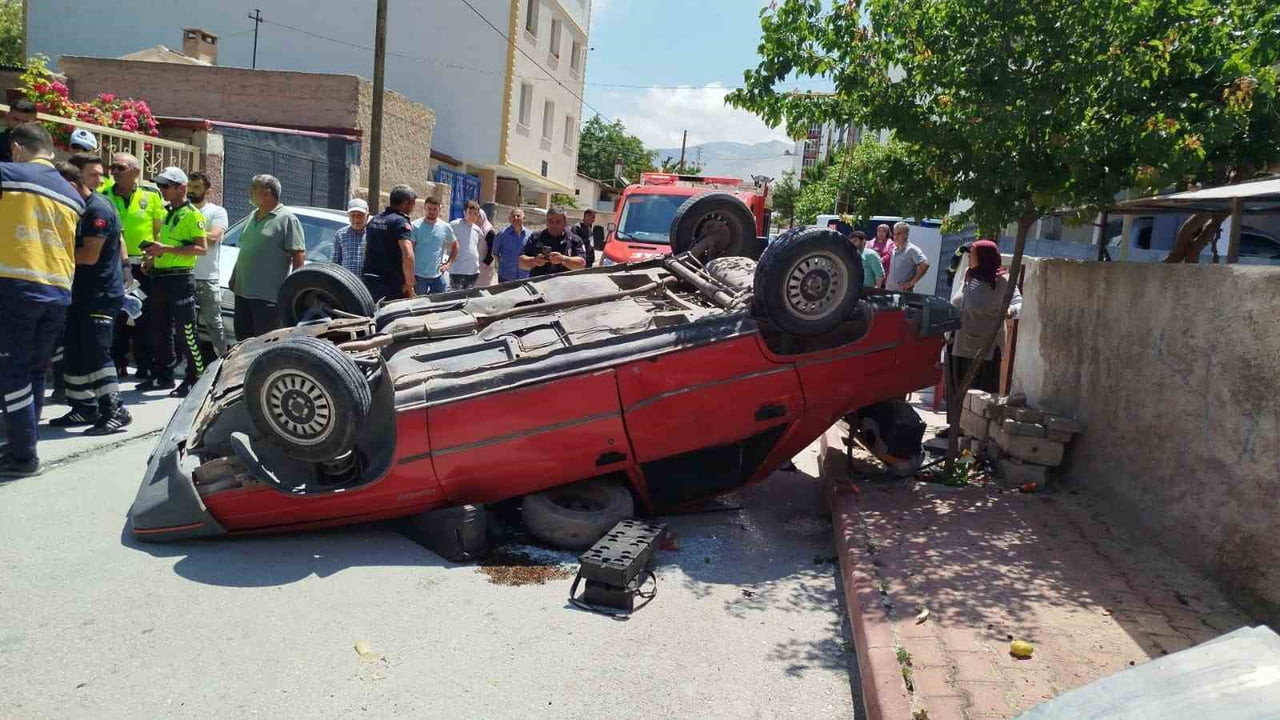 NİĞDE'DE MEYDANA GELEN TRAFİK KAZASINDA, OTOMOBİL KONTROLDEN ÇIKARAK TERS DÖNDÜ.