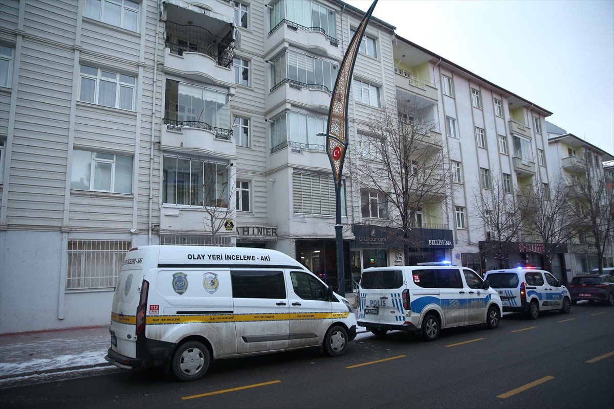 Niğde'de yakınlarının haber alamadığı kişi evinde ölü bulundu. İhbar üzerine adrese polis ve...