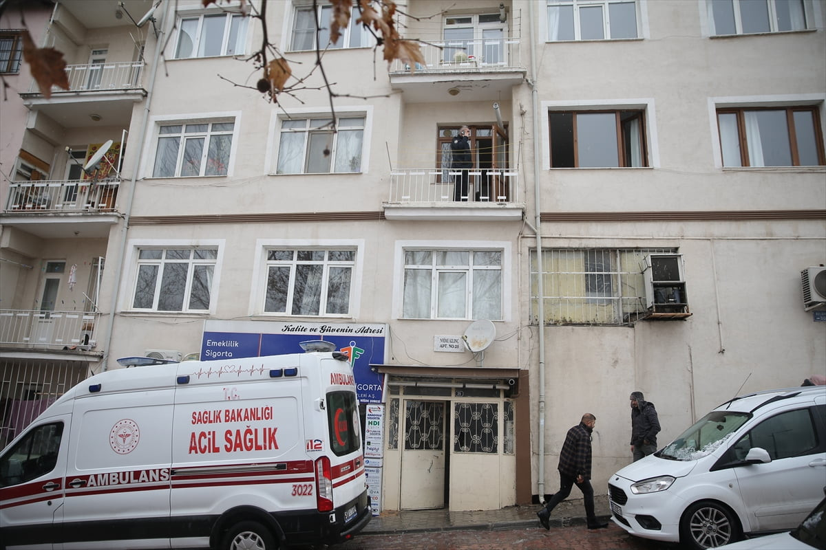 Niğde'de yakınlarının haber alamadığı yaşlı çift evlerinde ölü bulundu. İhbar üzerine eve polis ve...
