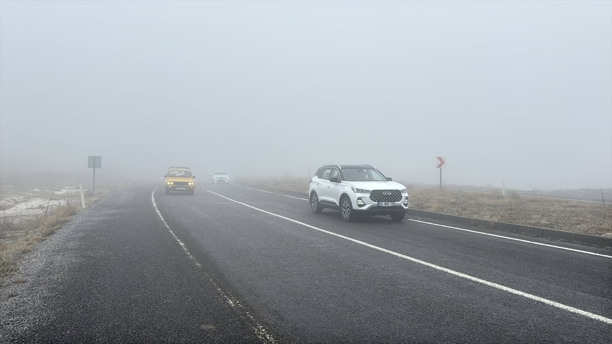 Niğde'nin yüksek kesimlerinde sis etkili oluyor. Niğde-Çiftlik kara yolu Ketençimen Kayak Merkezi...
