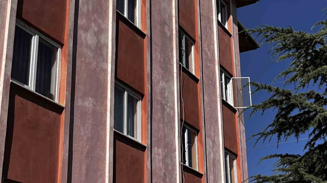 Niğde'de 3. kattan düşen 2 yaşındaki çocuk ağır yaralandı