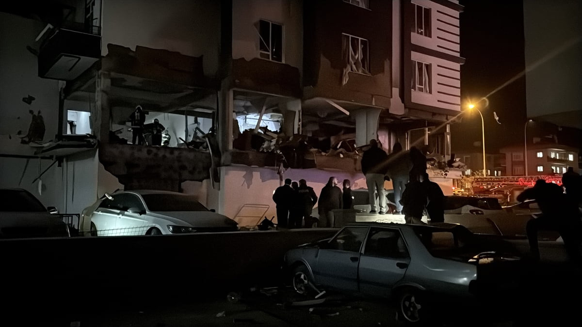 Niğde’de bir apartmanda doğal gaz nedeniyle meydana gelen patlamada ilk belirlemelere göre 12 kişi...