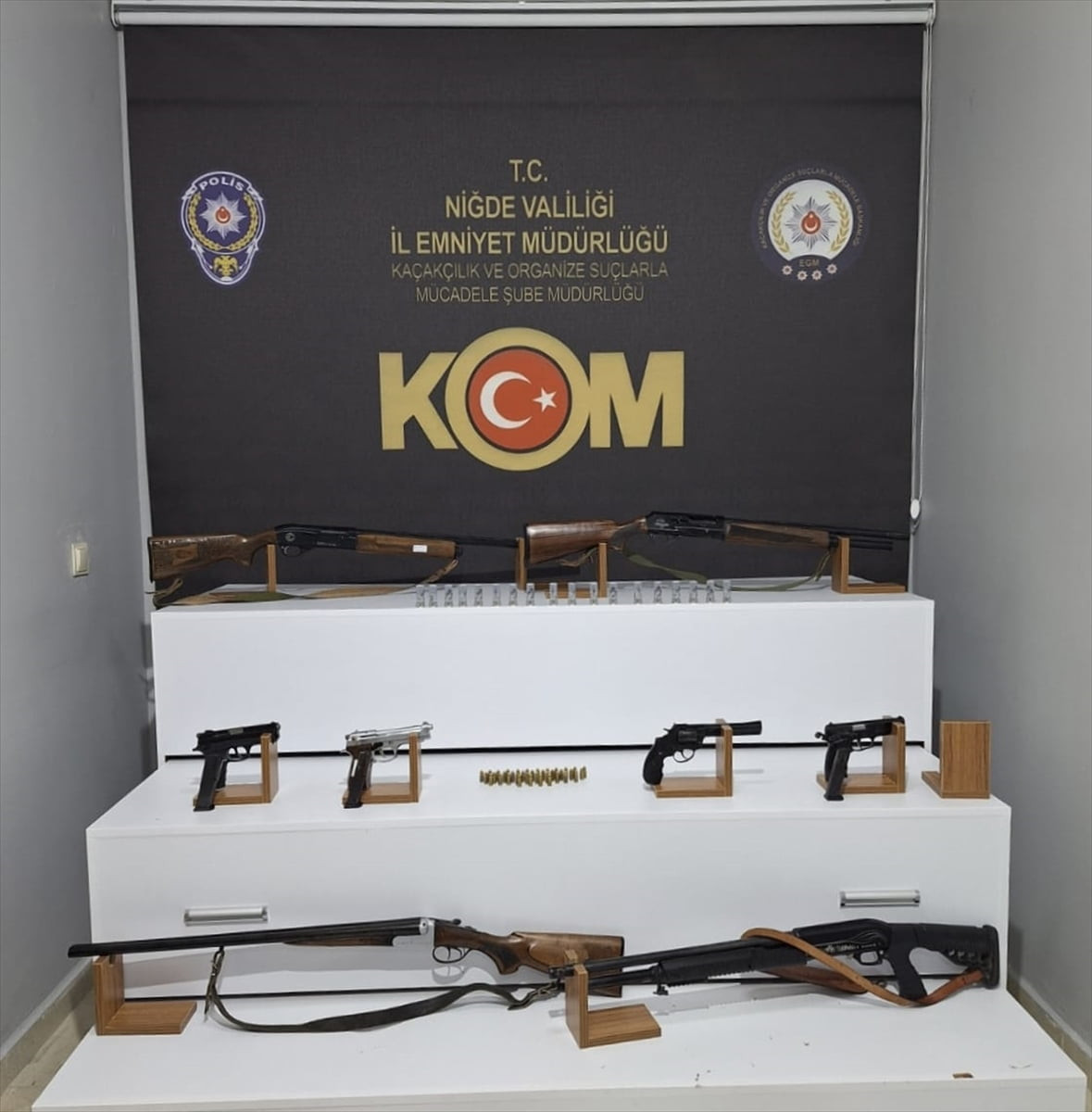 Niğde’de bireysel silahlanmanın önlenmesine yönelik düzenlenen operasyonda gözaltına alınan 9...