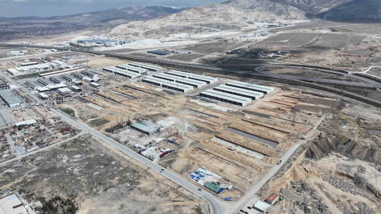 NİĞDE’DE ESNAFIN UZUN SÜREDİR BEKLEDİĞİ ÖNEMLİ YATIRIMLARDAN BİRİ OLAN ANADOLU KÜÇÜK KARMA SANAYİ...