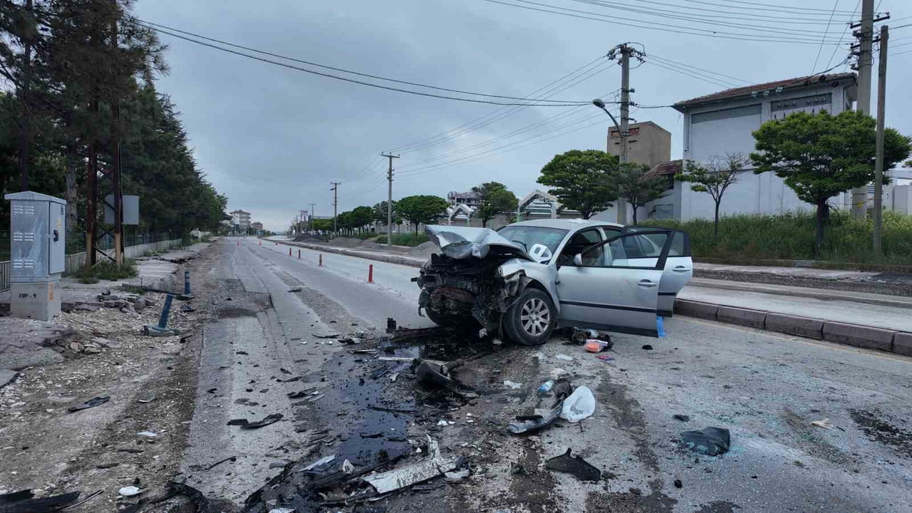 NİĞDE’DE İKİ OTOMOBİLİN ÇARPIŞTIĞI KAZADA 2 KİŞİ ÖLDÜ, 2 KİŞİ YARALANDI