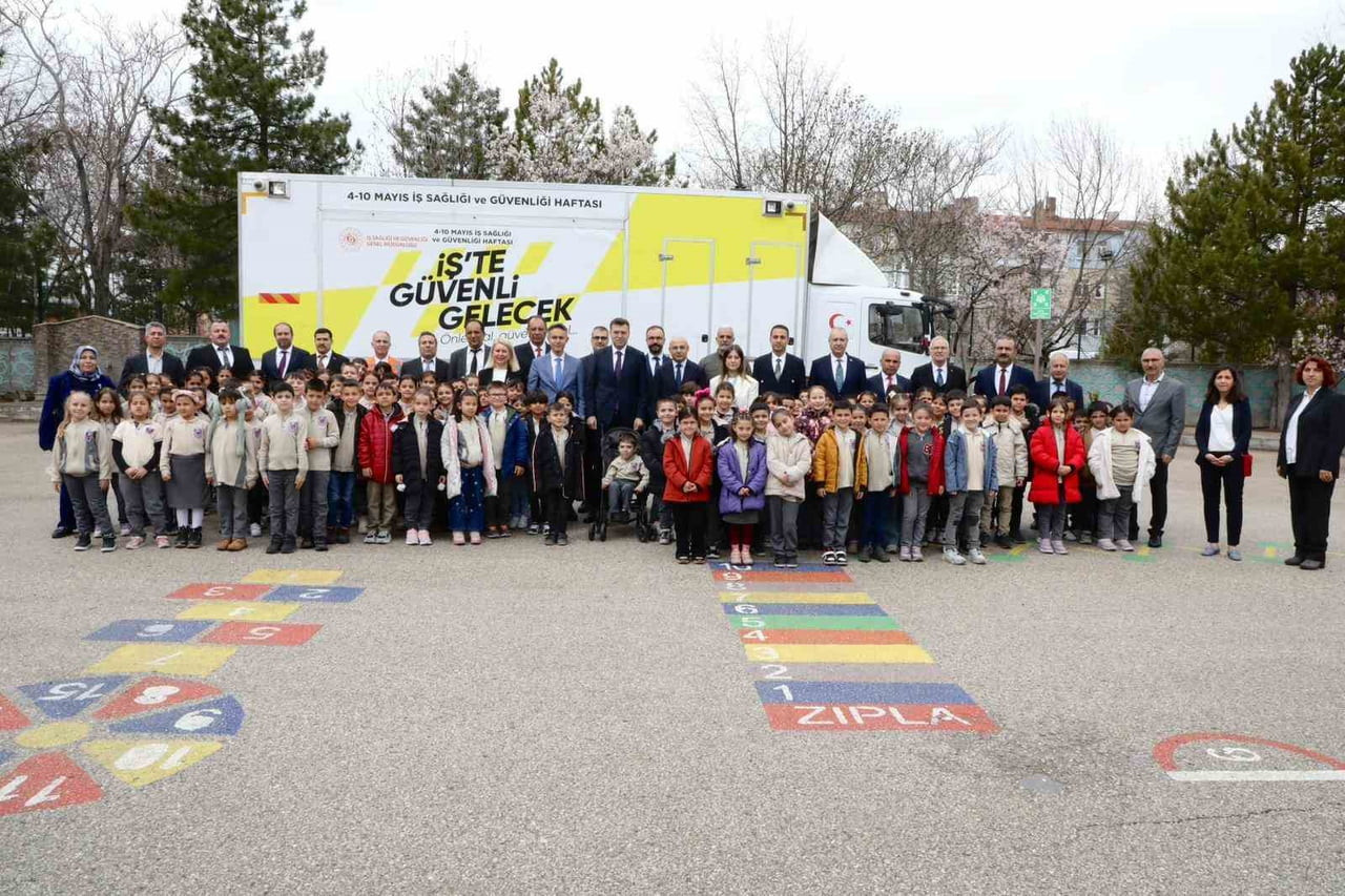 NİĞDE’DE İLKOKUL ÖĞRENCİLERİNE YÖNELİK İŞ SAĞLIĞI VE GÜVENLİĞİ FARKINDALIĞINI ARTIRMAK AMACIYLA...