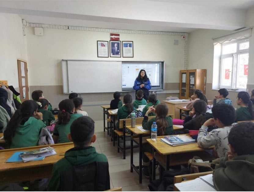 NİĞDE’NİN BOR İLÇESİNDE, ÖĞRENCİLERİN GÜVENLİK VE BİLİNÇ DÜZEYİNİ ARTIRMAYA YÖNELİK ÖNEMLİ BİR...