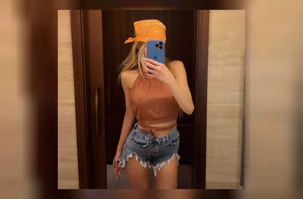 Nihal Candan'dan sütyensiz ayna pozları