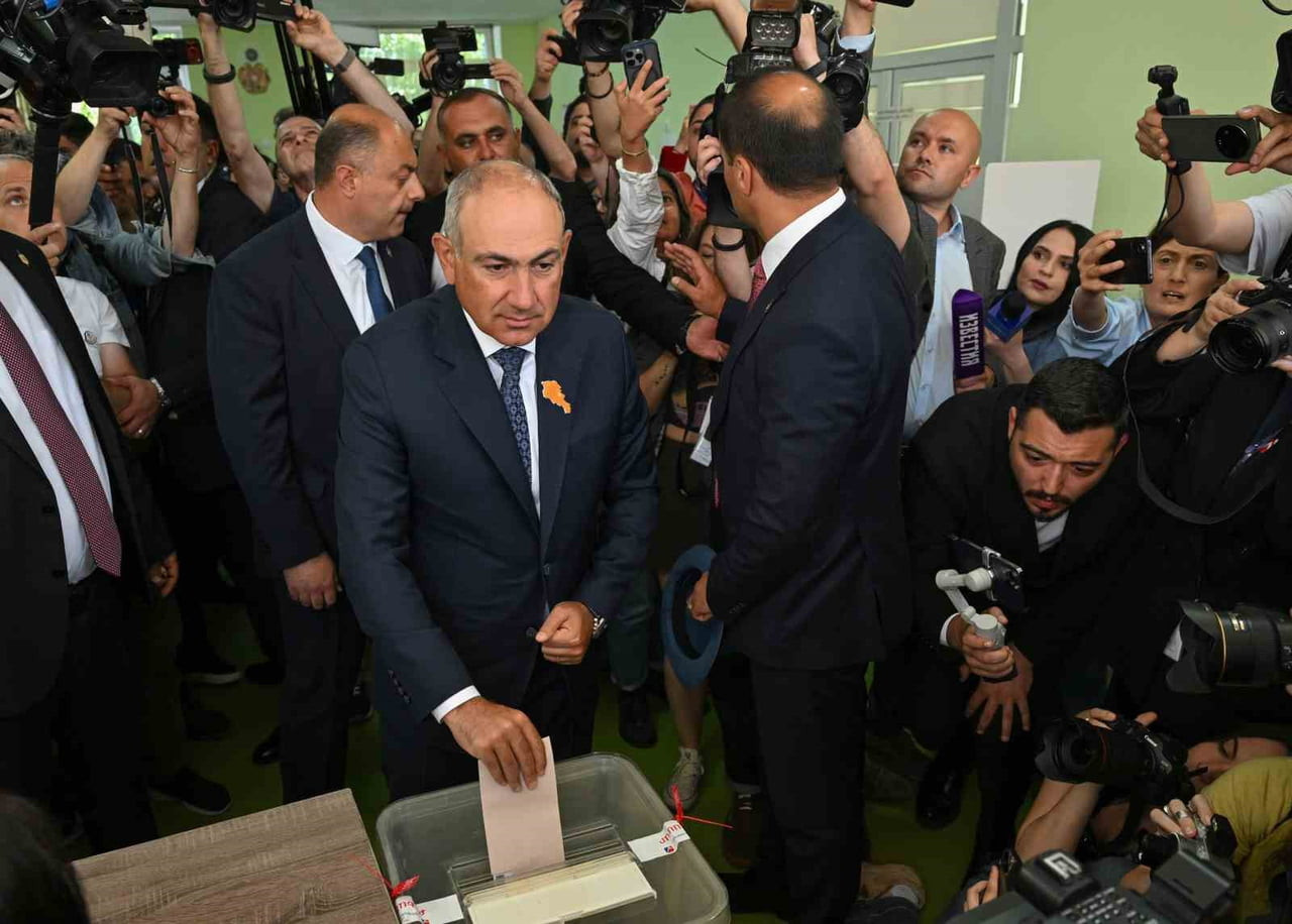 NİKOL PAŞİNYAN OYUNU KULLANDI