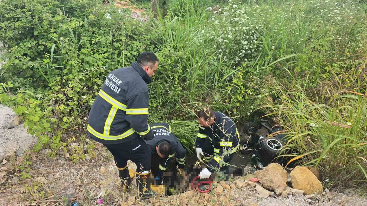 NİKSAR İLÇESİNDE SABAH NAMAZININ ARDINDAN AKÜLÜ ARACIYLA GEZİNTİYE ÇIKAN 71 YAŞINDAKİ ENGELLİ...