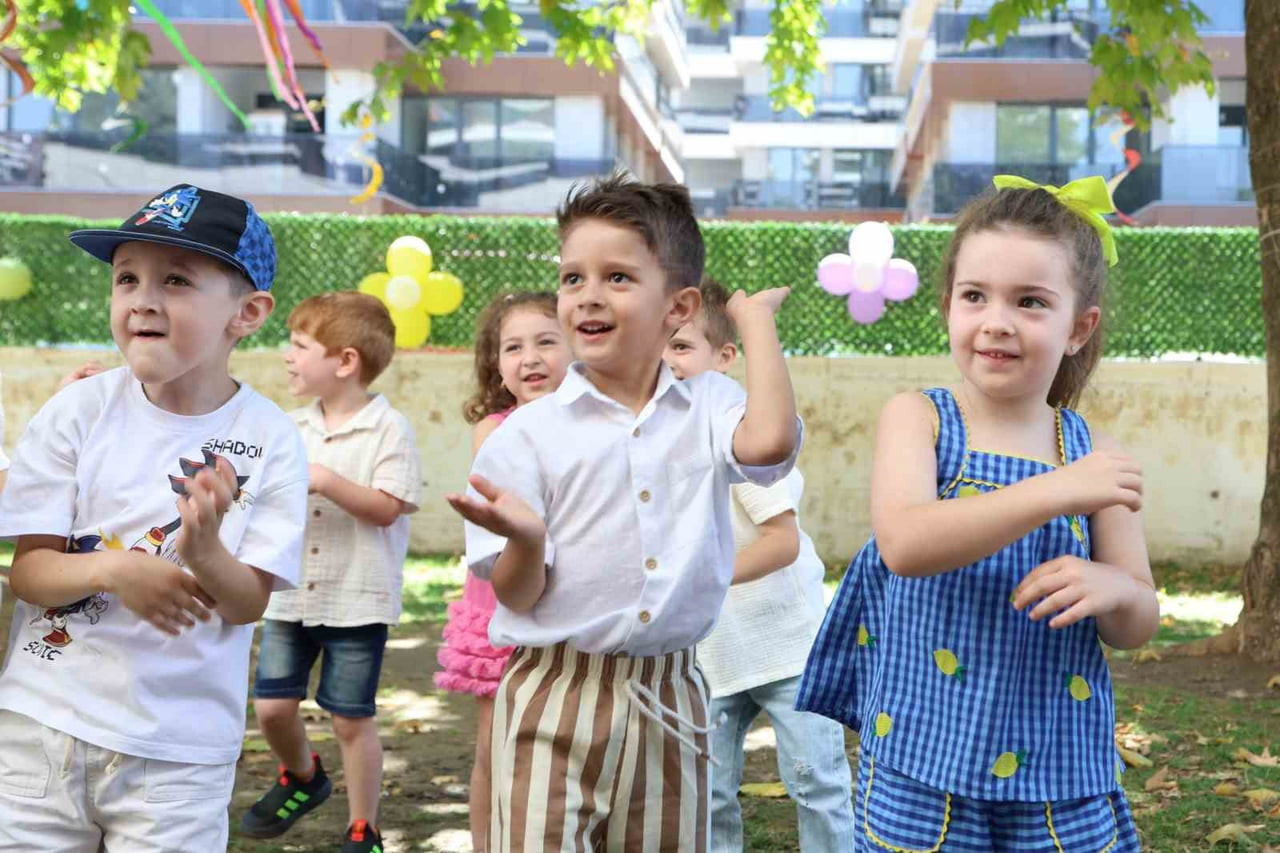 NİLÜFER BELEDİYESİ’NİN KREŞLERİNDE EĞİTİM ALAN MİNİK ÖĞRENCİLER KARNE SEVİNCİ YAŞADI. KARNE...
