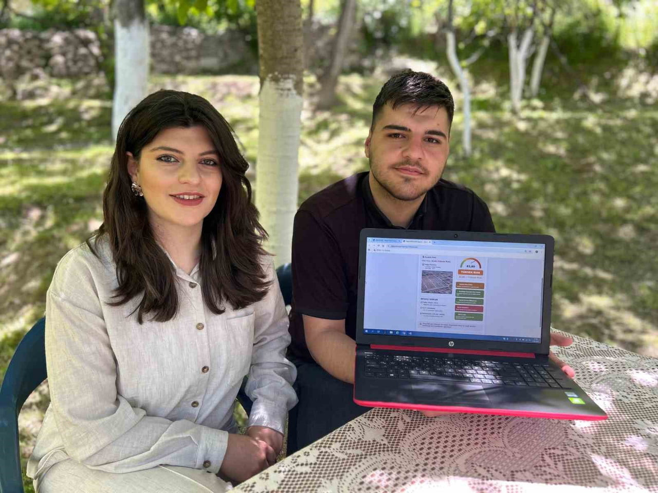 NİSA (22) VE YUSUF ENSAR EBEPERİ (20)