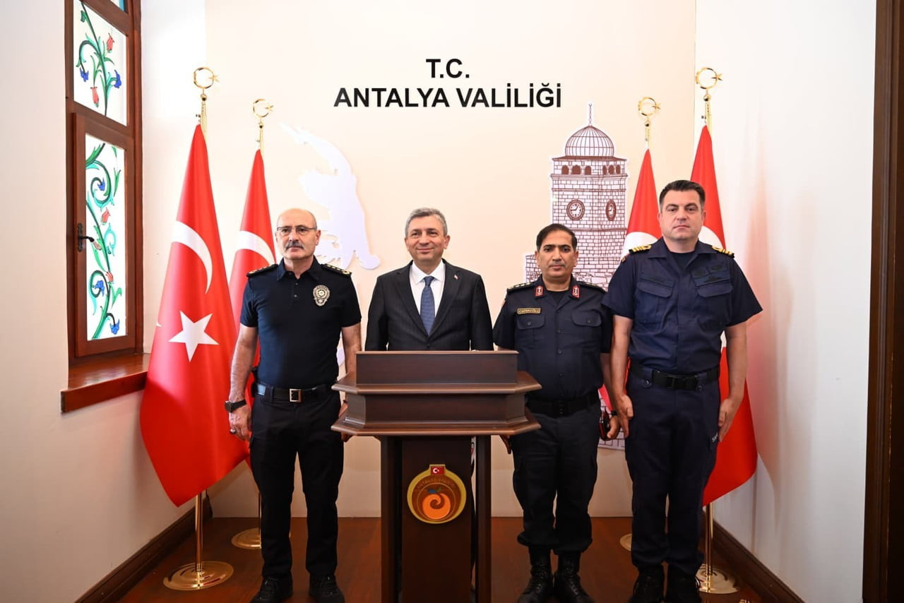 NİSAN AYI GÜVENLİK VE ASAYİŞ BİLGİLENDİRME TOPLANTISI’NIN ARDINDAN BASIN MENSUPLARININ SORULARINI...