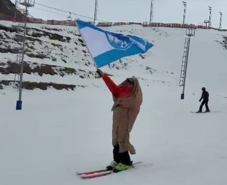 NİSAN AYININ 15’İNE KADAR SEZONU UZATAN PALANDÖKEN’DE RENKLİ GÖRÜNTÜLERDE EKSİK OLMUYOR. ZİRVEDEN...