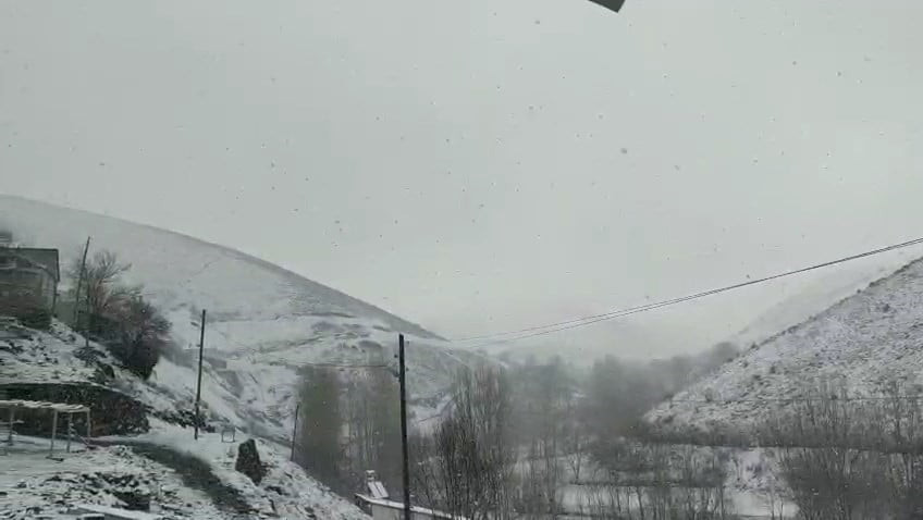 NİSAN AYININ ORTALARINA GELİNMESİNE RAĞMEN KAR SÜRPRİZİ SÜRÜYOR. BU ÇERÇEVEDE PALU İLÇESİNE BAĞLI...