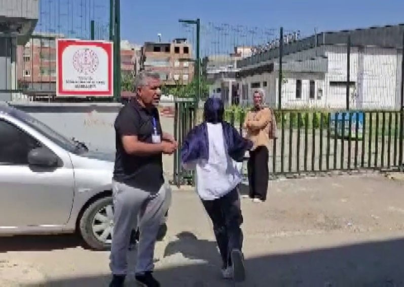 NİZİP İLÇESİNDE BİR ADAY, KOŞARAK GELDİĞİ SINAV MERKEZİNE SON ANDA YETİŞTİ.