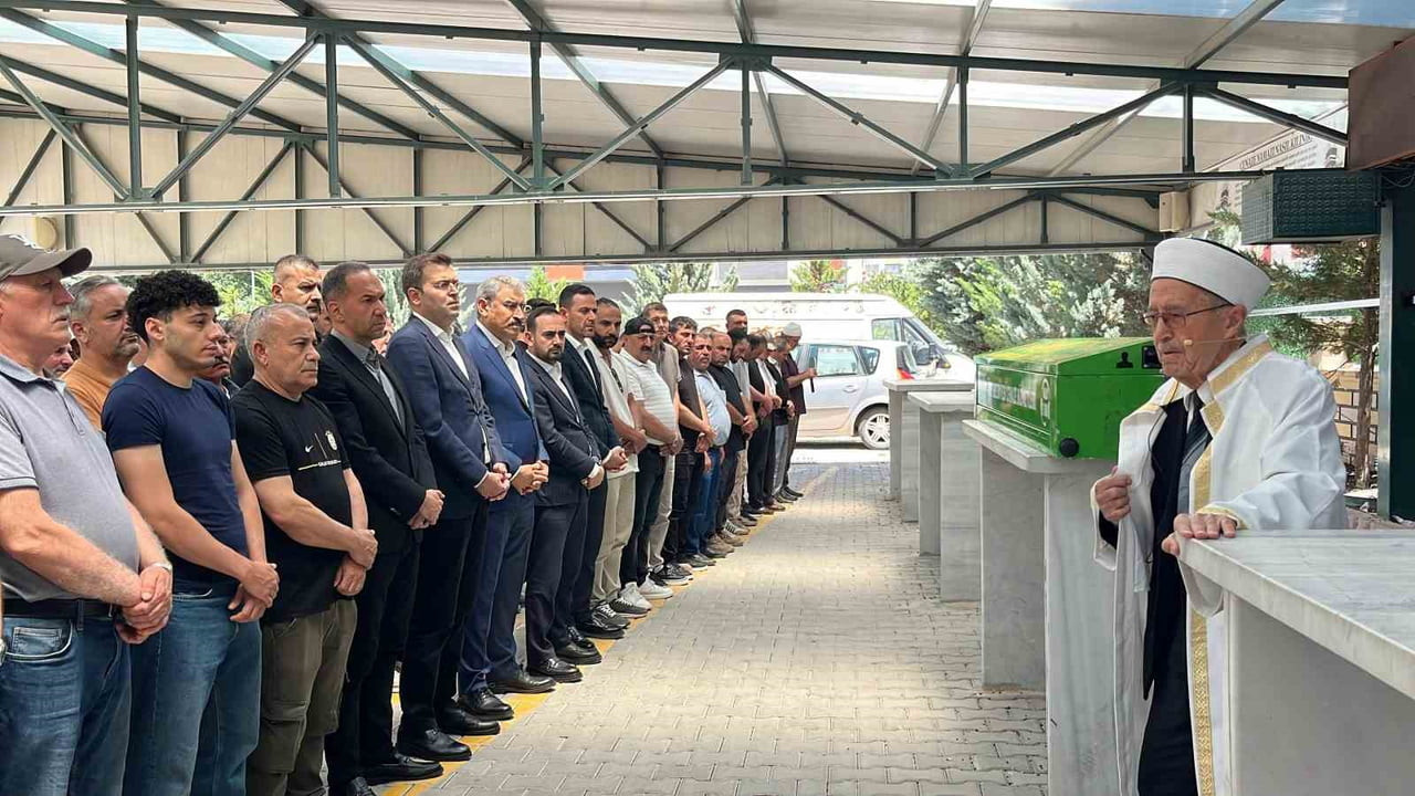 NURİ ÖZKAN (52) İÇİN FATİH SULTAN MEHMET CAMİİ'NDE ÖĞLE NAMAZINI MÜTEAKİP CENAZE NAMAZI...