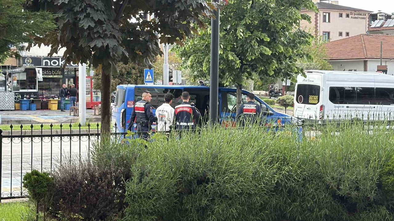 Ö. F. Ç. UYUŞTURUCU VEYA UYARICI MADDE TİCARETİ YAPMAK SUÇUNDAN TUTUKLANARAK TOKAT ÇAMLIBEL...