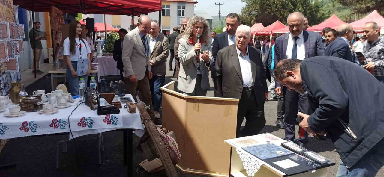 ÖĞRENCİLER TARAFINDAN SERĞİLENEN BİLİM ŞENLİĞİ BÜYÜK İLĞİ GÖRÜ
