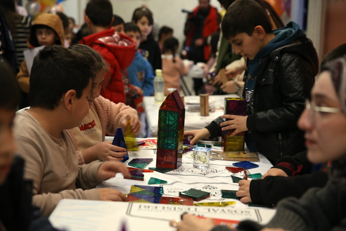 Öğrencilerin bilimsel birçok çalışmaya katıldığı ve eğitimler aldığı Bilim Erzurum, 2025 yılında...