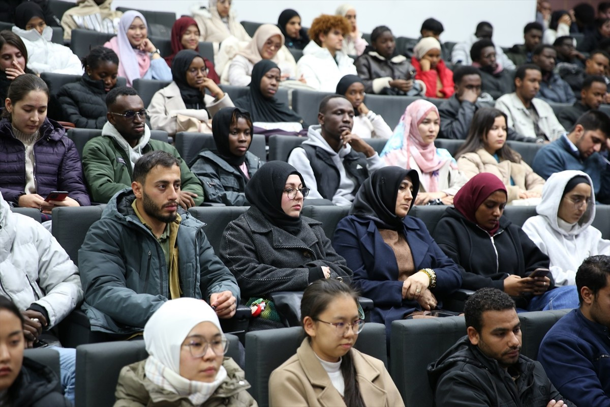 Öğretileri ile asırlardır tüm dünyanın ilgisini çeken Mevlana Celaleddin-i Rumi, yurt dışından...