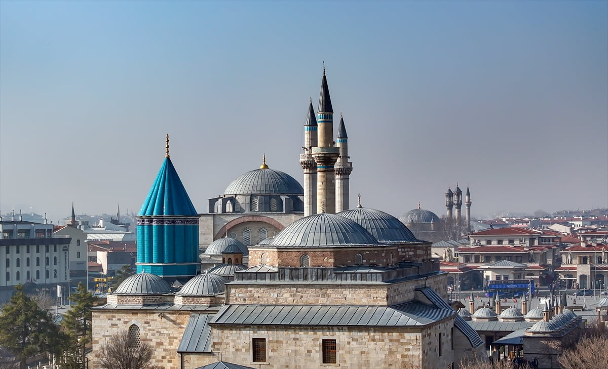 Öğretileriyle dünyada ilgi uyandıran Mevlana Celaleddin-i Rumi'nin "gel" çağrısına kulak veren...