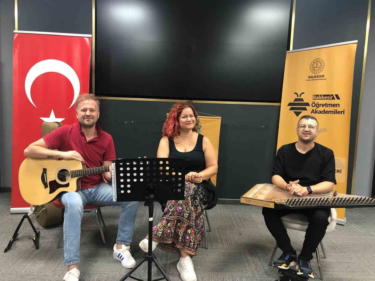 ÖĞRETMEN MÜZİK AKADEMİSİNDE COŞKULU FİNAL