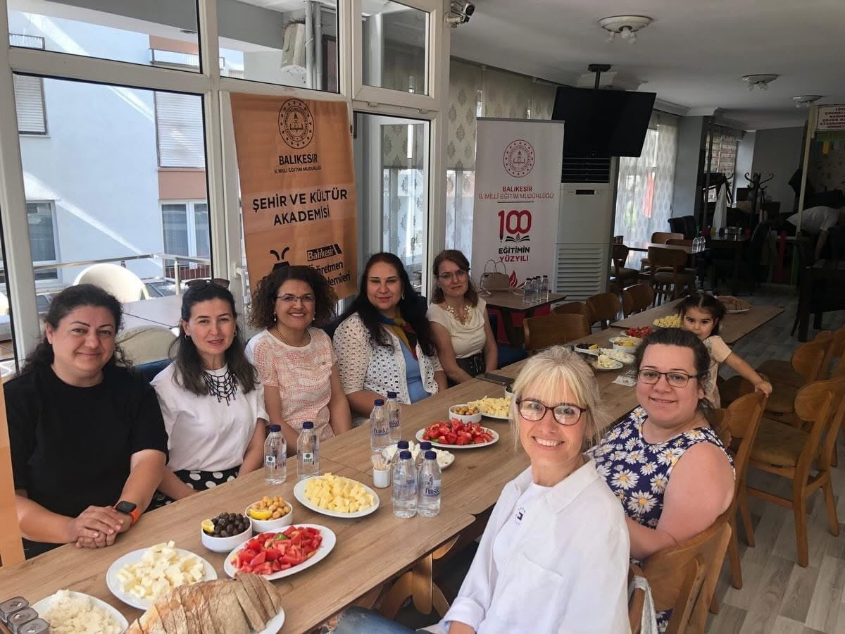 ÖĞRETMENLERE "PEYNİR-ZEYTİN-EKMEK TADIM ETKİNLİĞİ"