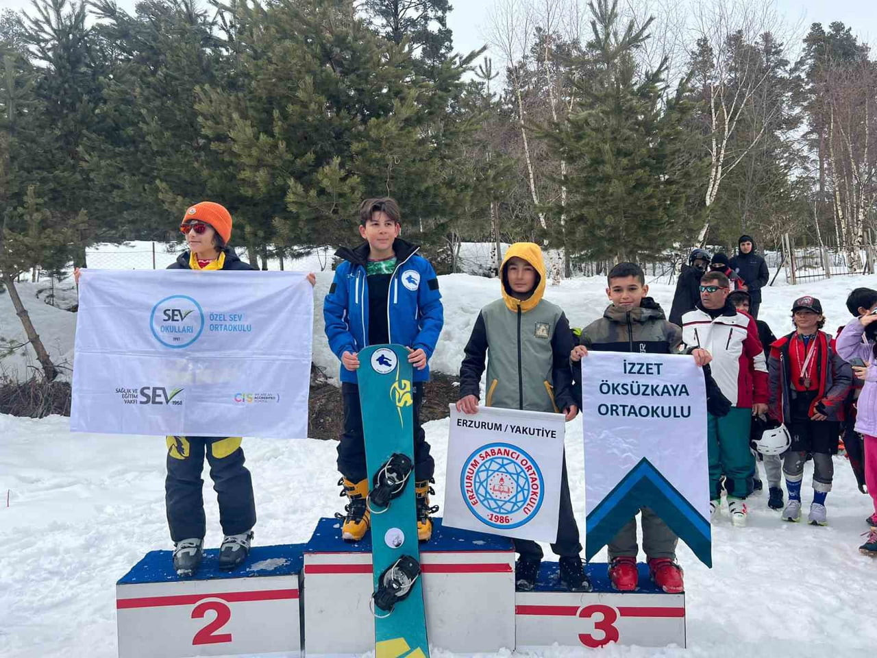 OKUL SPORLARI SNOWBOARD TÜRKİYE BİRİNCİLİĞİ’NDE 28 MADALYA KAZANAN KAYSERİLİ SPORCULAR, ADETA...