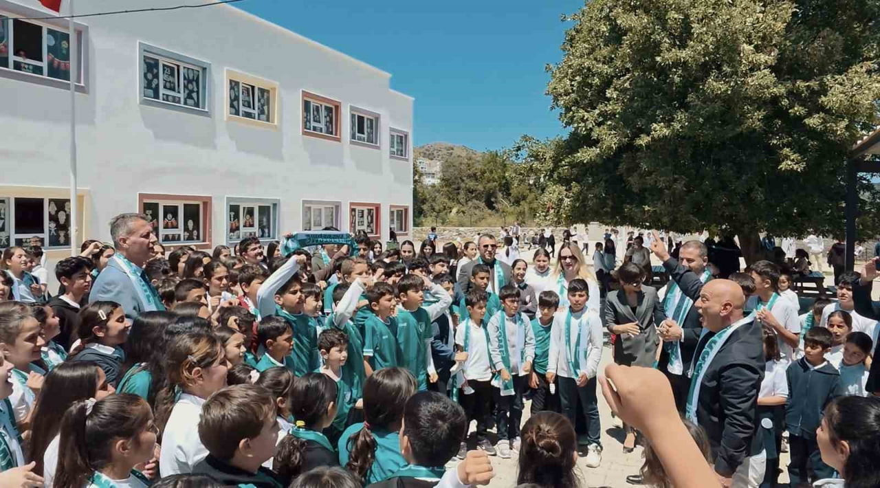 OKULLARDA BODRUM FK COŞKUSU YAŞANDI