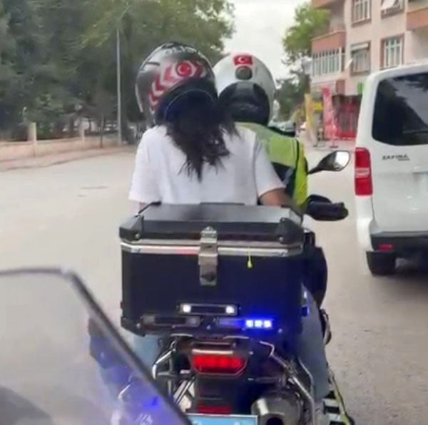 OKULLARI KARIŞTIRAN ÖĞRENCİLER, MOTORİZE POLİS EKİPLERİ TARAFINDAN SINAVA YETİŞTİRİLDİ.