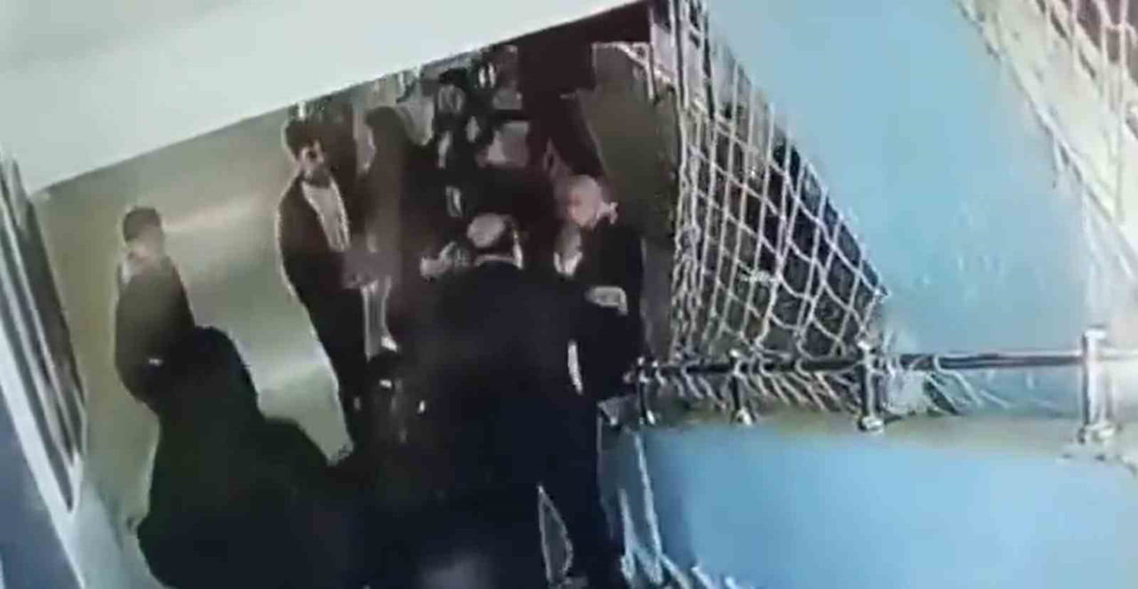 OLAY ANI GÜVENLİK KAMERASINA YANSIDI.