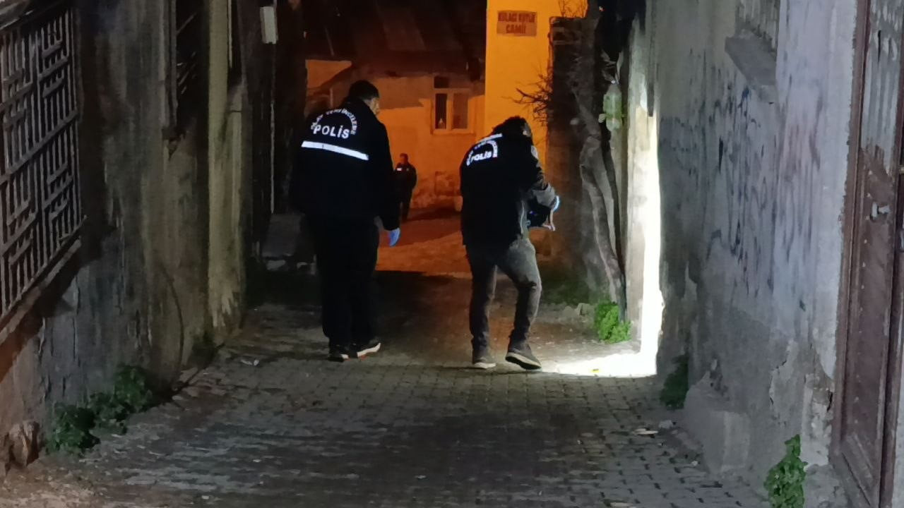 OLAY YERİ POLİSLERİN ÇALIŞMASI