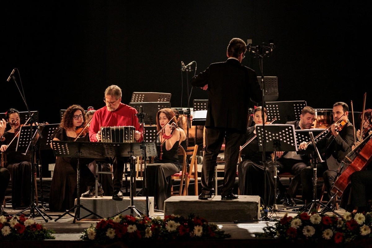 Olten Filarmoni Orkestrası, tangodan klasik repertuvara uzanan güçlü bir müzikal yolculuğu İzmirli...