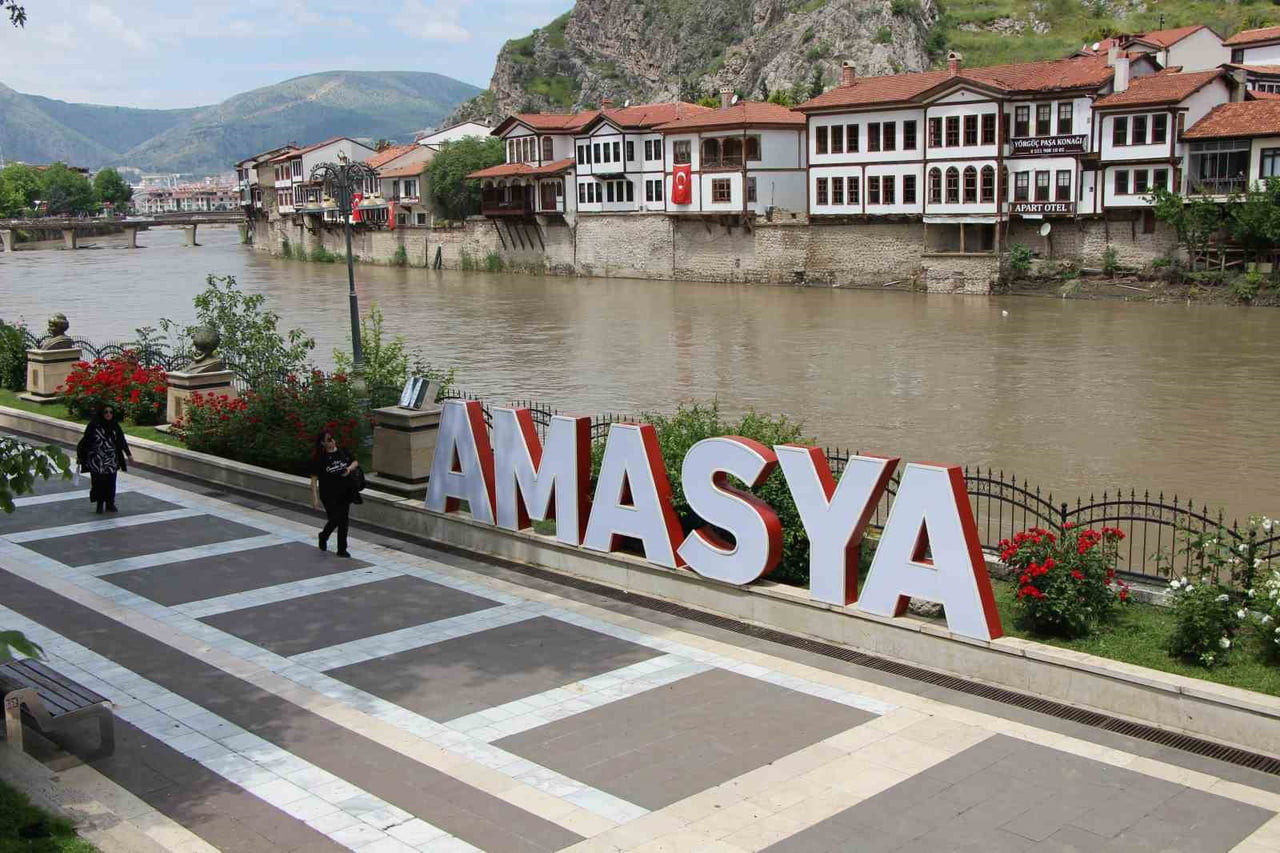 ÖLÜMLERİN CİNSİYETE GÖRE İNCELENDİĞİNDE İSE 2025 YILINDA BİN559 ERKEK, BİN284 KADIN OLARAK...