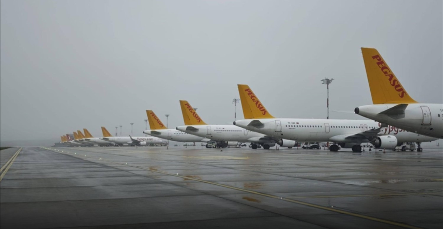 Olumsuz hava koşulları bir çok uçak seferinin iptaline sebep oldu